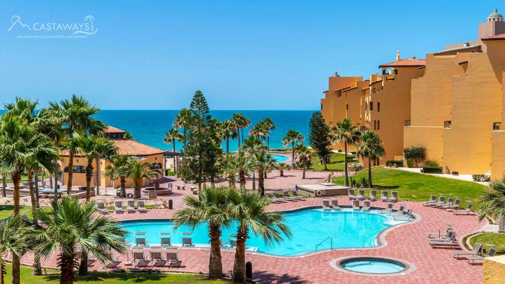 Beachfront Condo 2BR Sleeps 4 Pools & Hot Tubs - 2