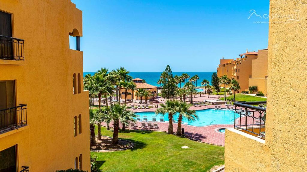 Beachfront Condo 2BR Sleeps 4 Pools & Hot Tubs - 3