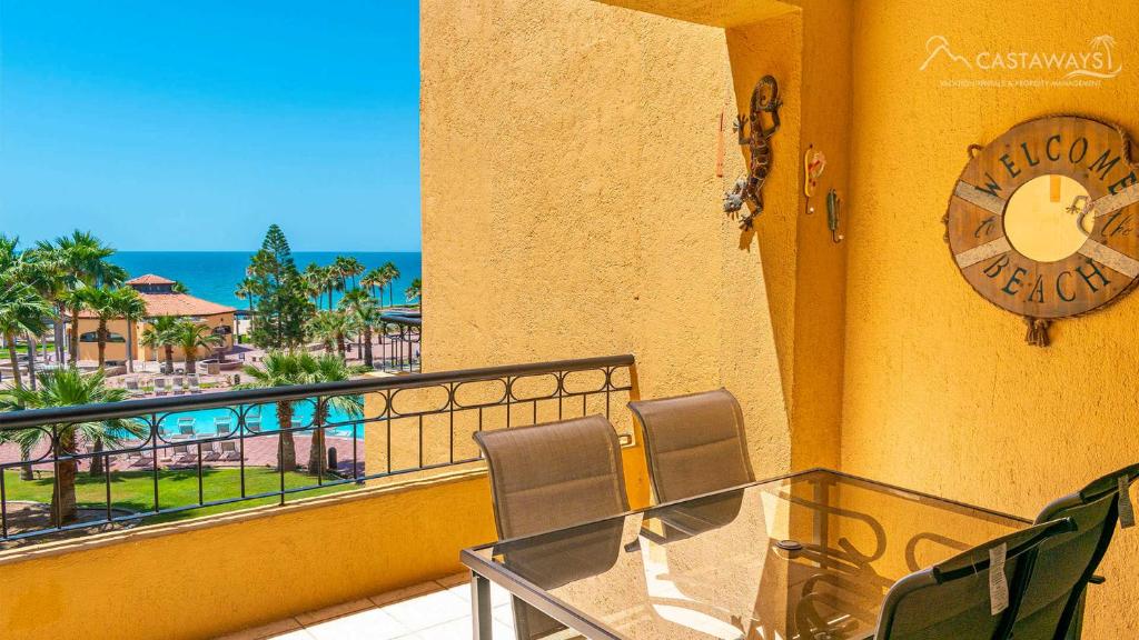 Beachfront Condo 2BR Sleeps 4 Pools & Hot Tubs - 4