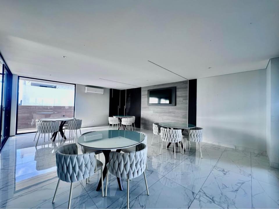 Balcon - TV cable - Piscina - Gym - Sauna - Juegos - 3