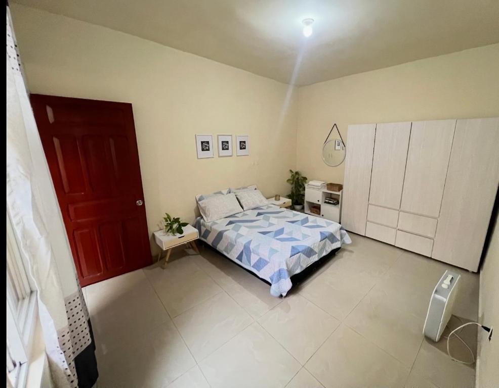Amplia habitación, fresca y comoda - 4