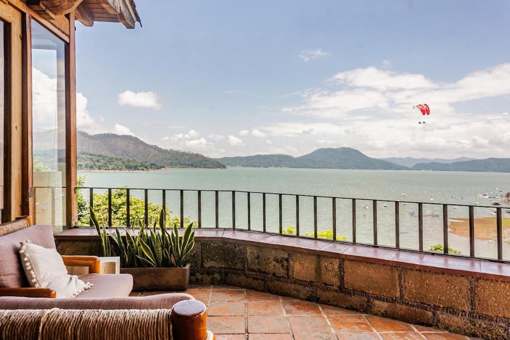 Rustic house with stunning lake view - 3