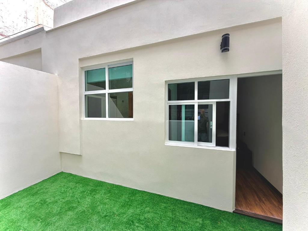 Hegel 215 Bed & Breakfast Boutique - 2