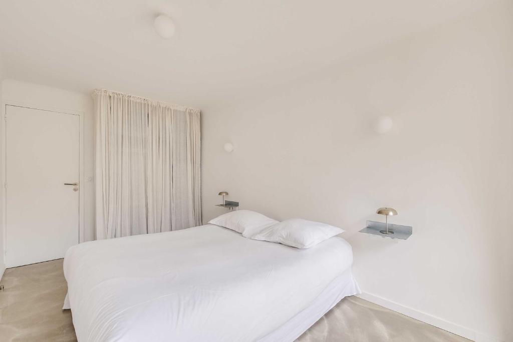 Modern 1BDR 2P flat with a balcony – Ménilmontant - 4