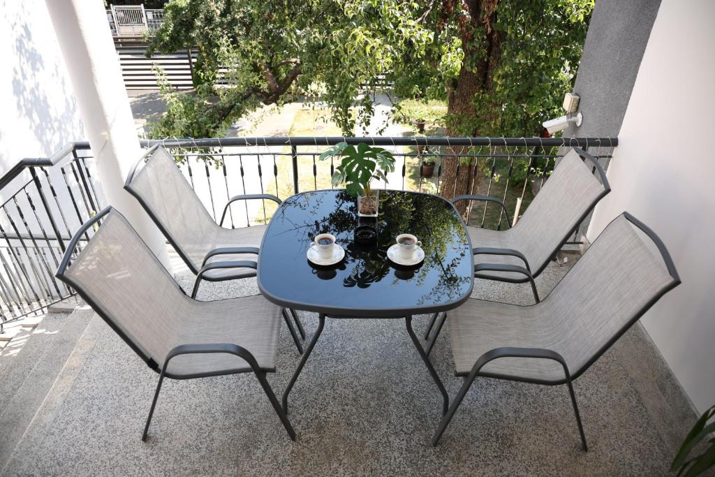 Anna Apartment, Stylish One-Bedroom with Large Balcony and Parking - 5