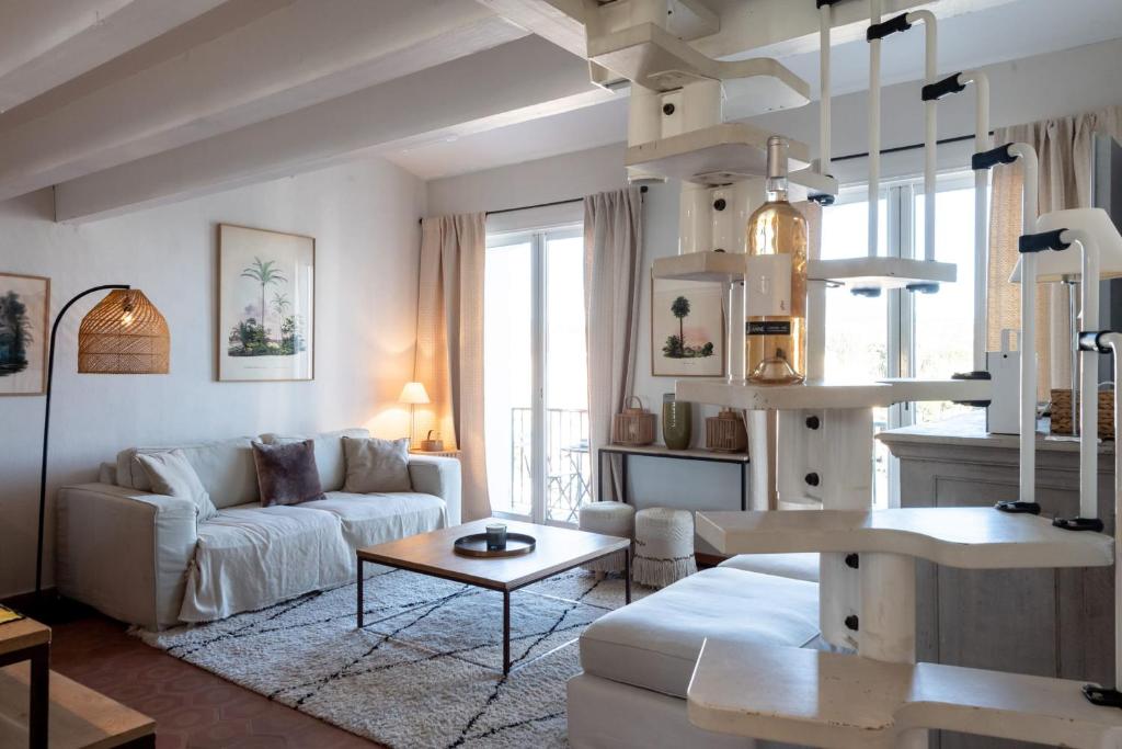 Bright nest with balcony and view on the port - 3