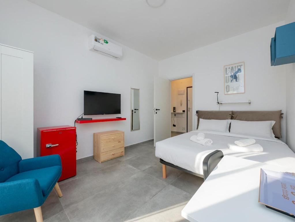 Quiet and bright studio apt with a balcony and AC - 2
