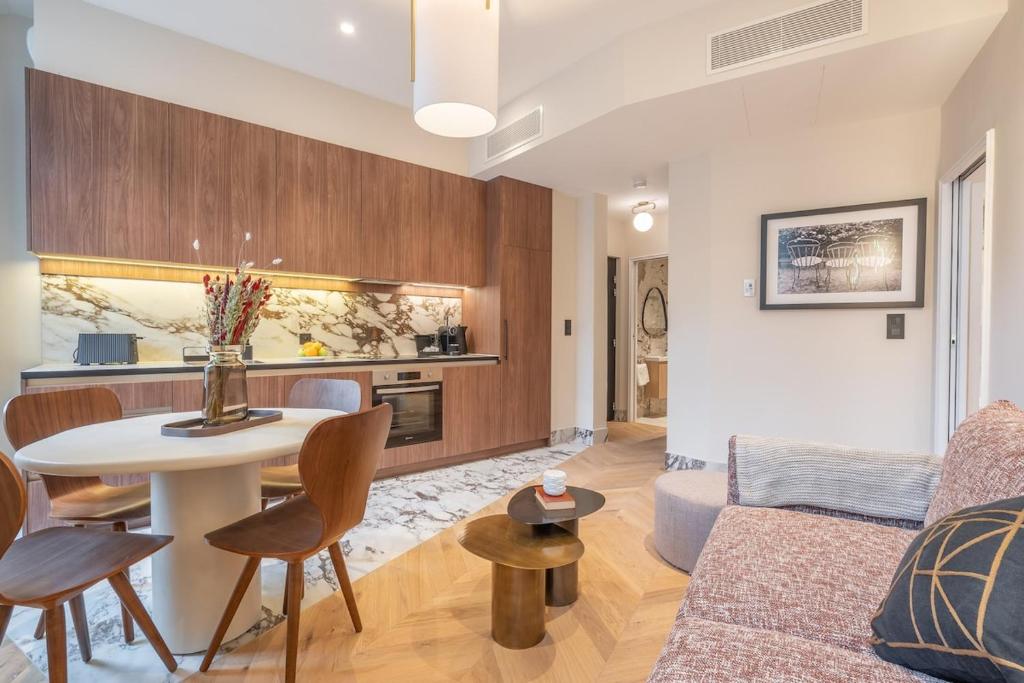 Haussmannian luxury - 1