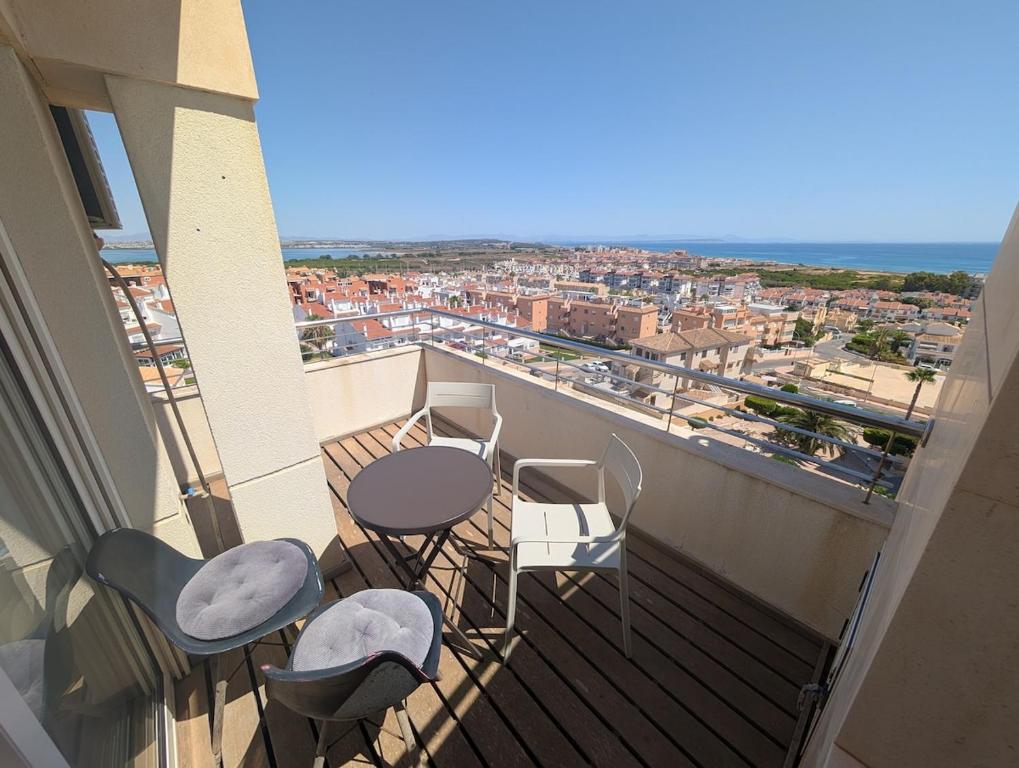 Rooftop Escape-Sea View Retreat, Torrevieja - 2