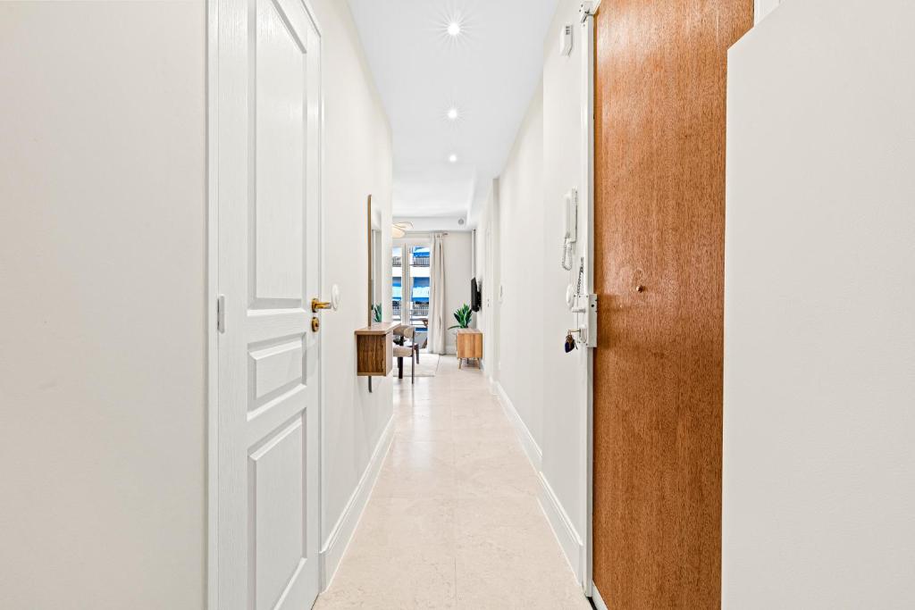 Fully renovated 2-bedroom apartment - 5