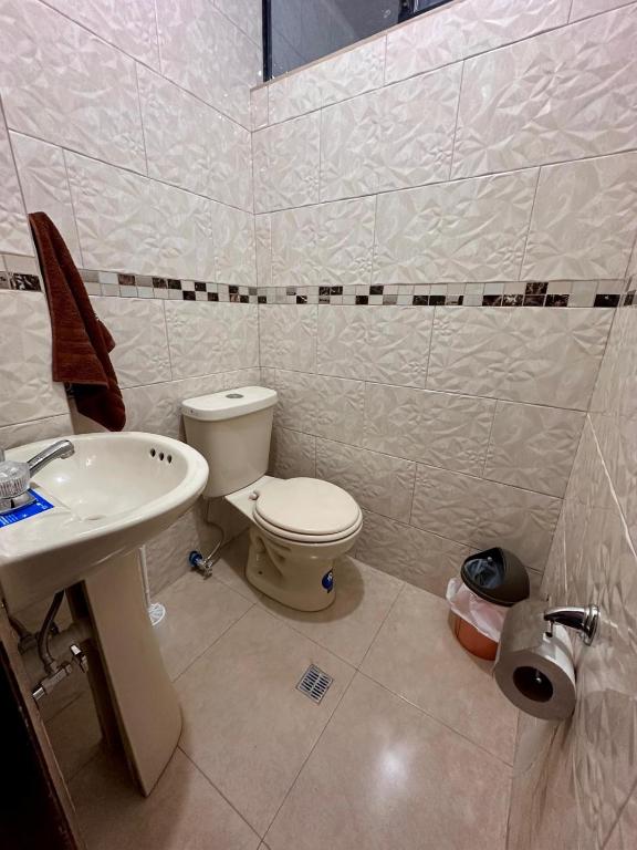Modern 2 bedroom apartment and parking - 2