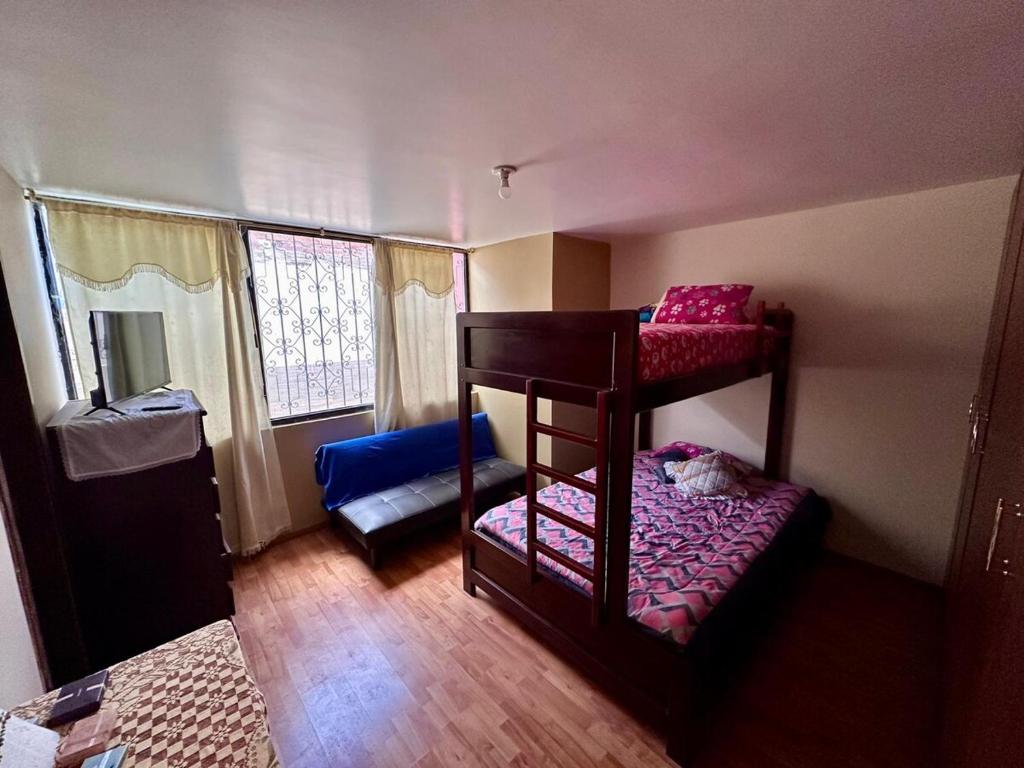 Modern 2 bedroom apartment and parking - 3