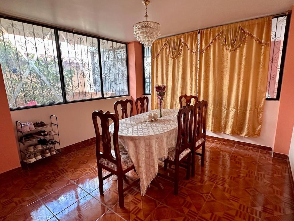 Modern 2 bedroom apartment and parking - 4
