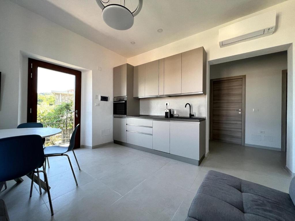 Sea View Recently Renovated - 5