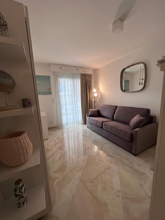 STUDIO CENTRE VILLE 50 m PLAGE - 1