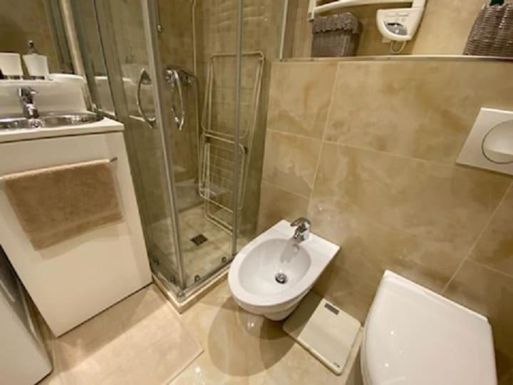 STUDIO CENTRE VILLE 50 m PLAGE - 2