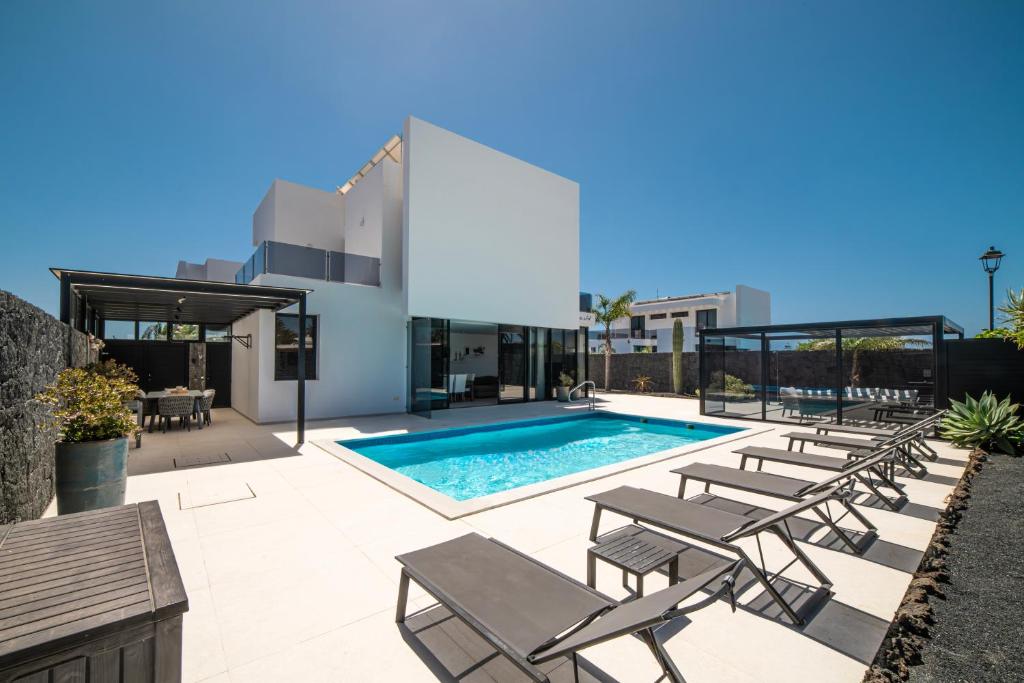 Lanz A Lot, modern 3 bed villa with private pool - 2