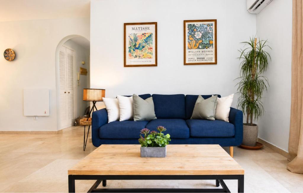 Coastal Living Near Estepona Marina - 3