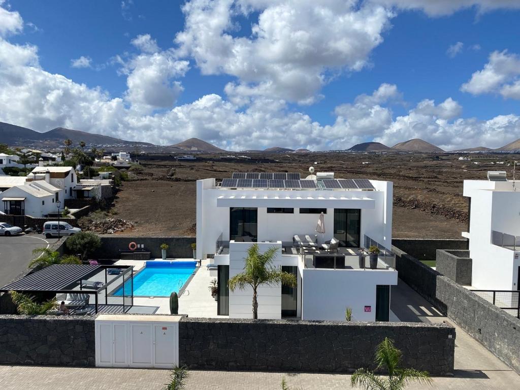 Lanz A Lot, modern 3 bed villa with private pool - 1