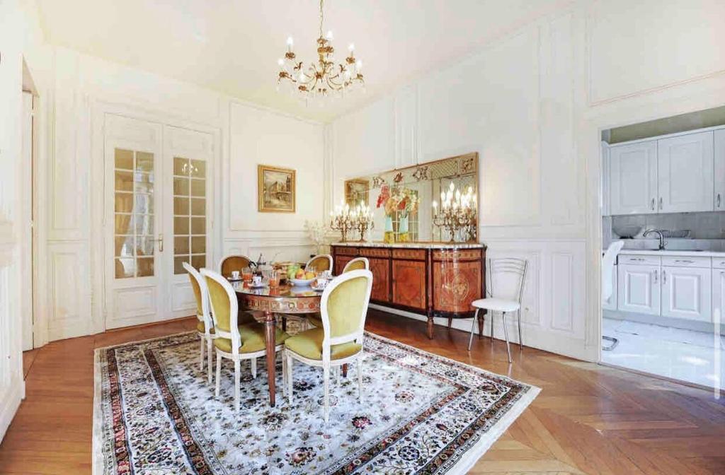 Elegant Apartment - 5