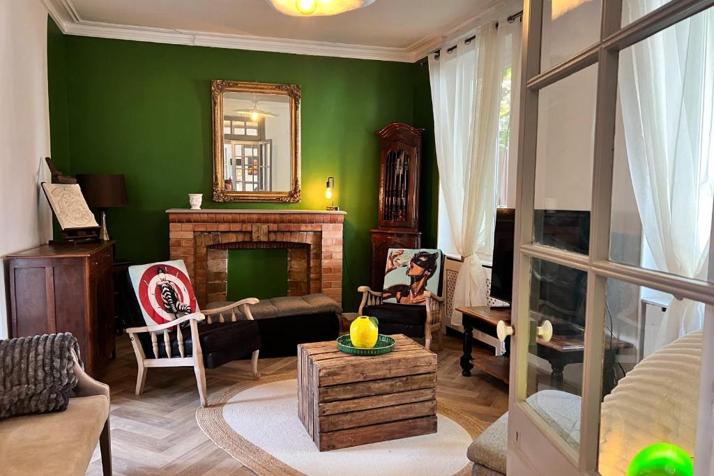 Elivi Elegant Art Deco house with Garden Walk to the Heart of Town - 4