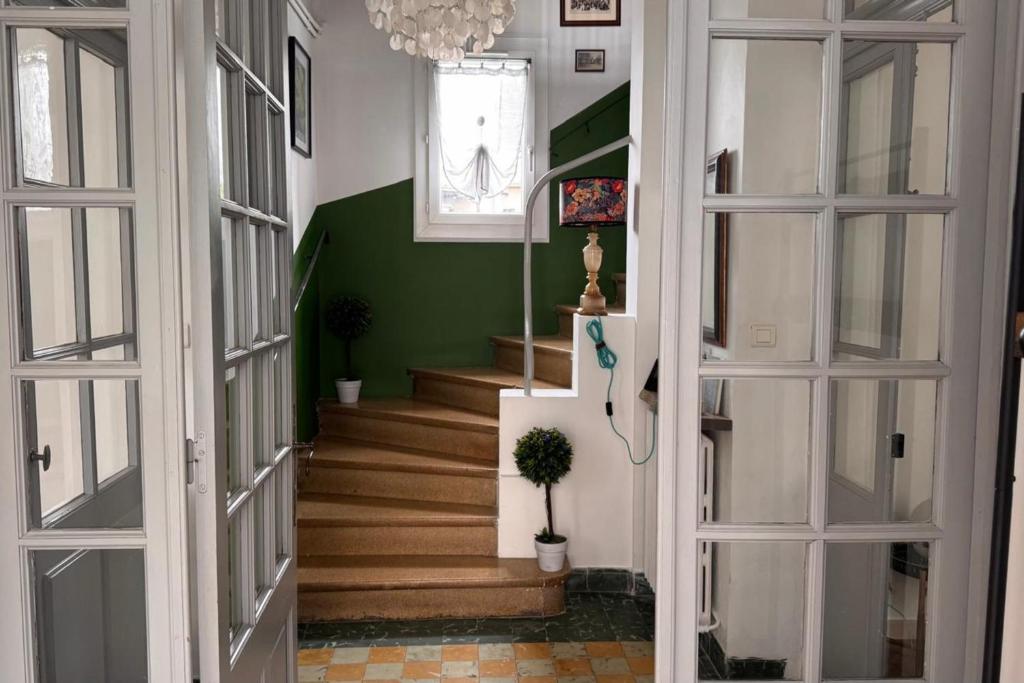 Elivi Elegant Art Deco house with Garden Walk to the Heart of Town - 5