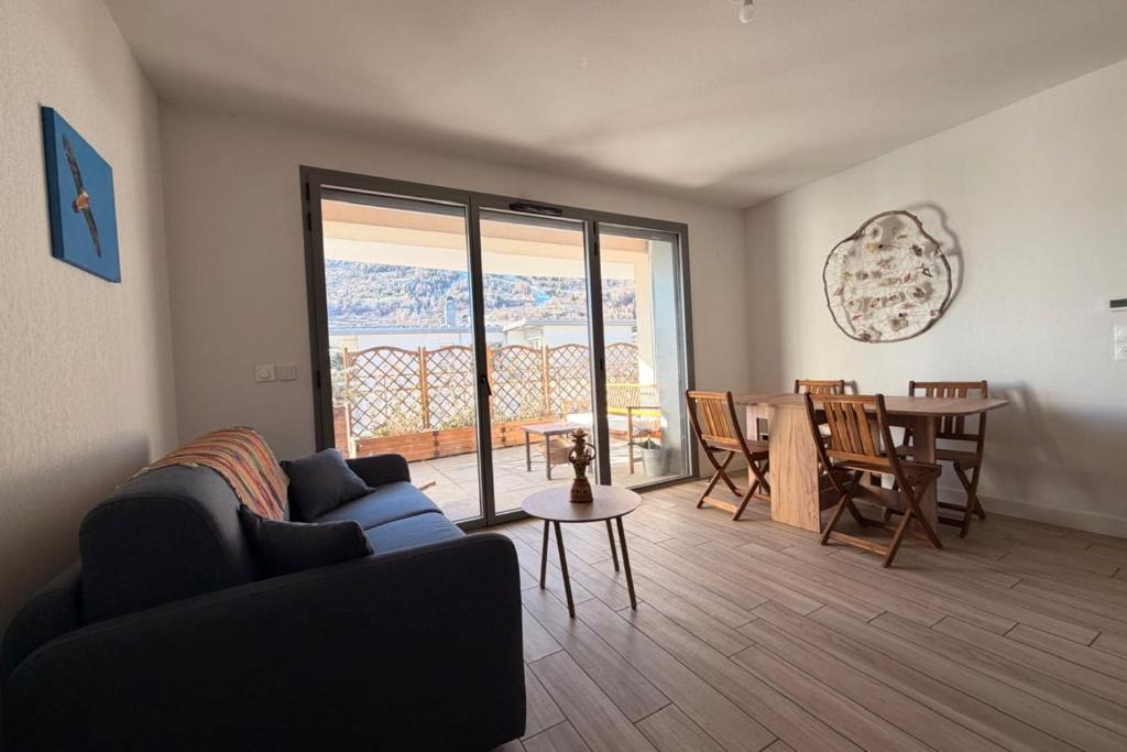 Bright apartment in the heart of Briançon - 2
