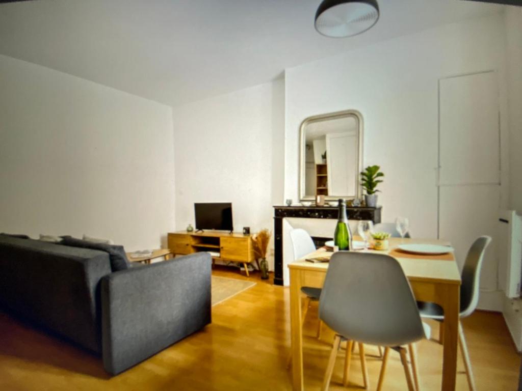 charming and bright one room apartment -saint honore errtet - 1