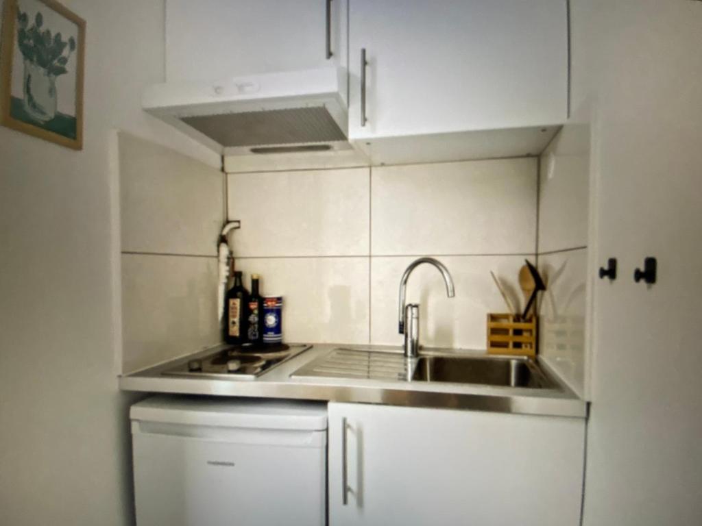 charming and bright one room apartment -saint honore errtet - 4