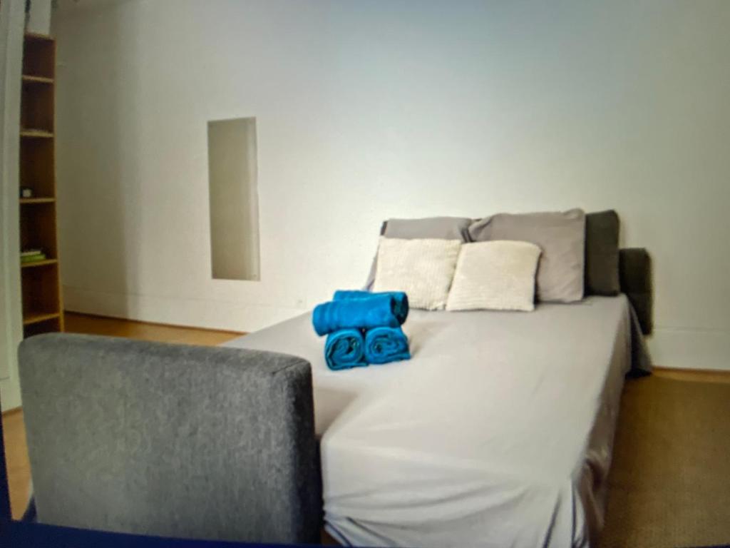 charming and bright one room apartment -saint honore errtet - 5