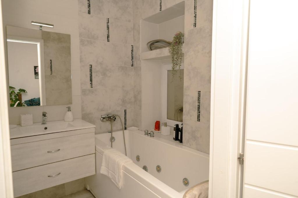 In the heart of Rome with garden and Jacuzzi - 2