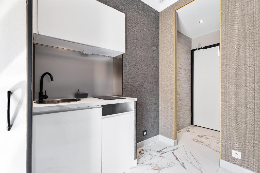 Nice Renting - 4FRANCE - Luxe Suite & Comfort Seafront Massena - 4