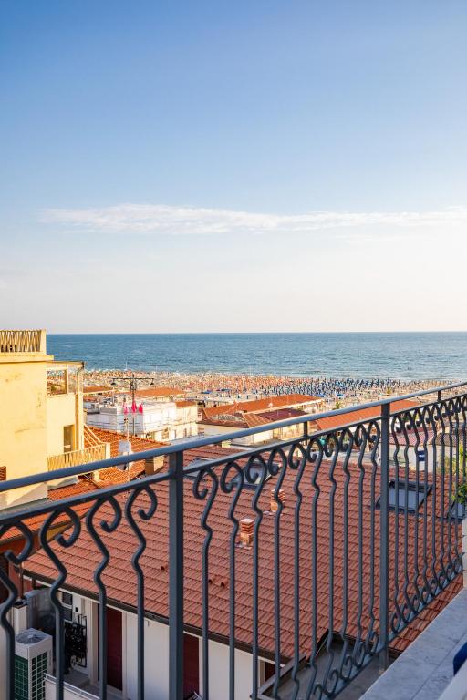 Marea • Luxury Rooftop on the Promenade, Viareggio - 2