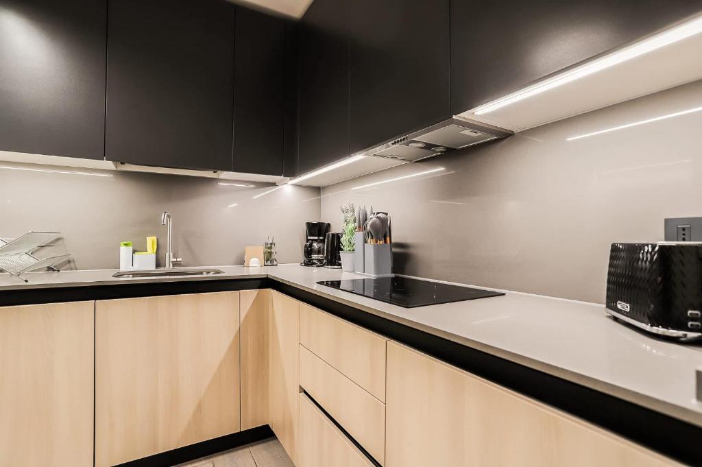 Comfort & Style 2BR Las Condes Apt perfect for 5 - 4