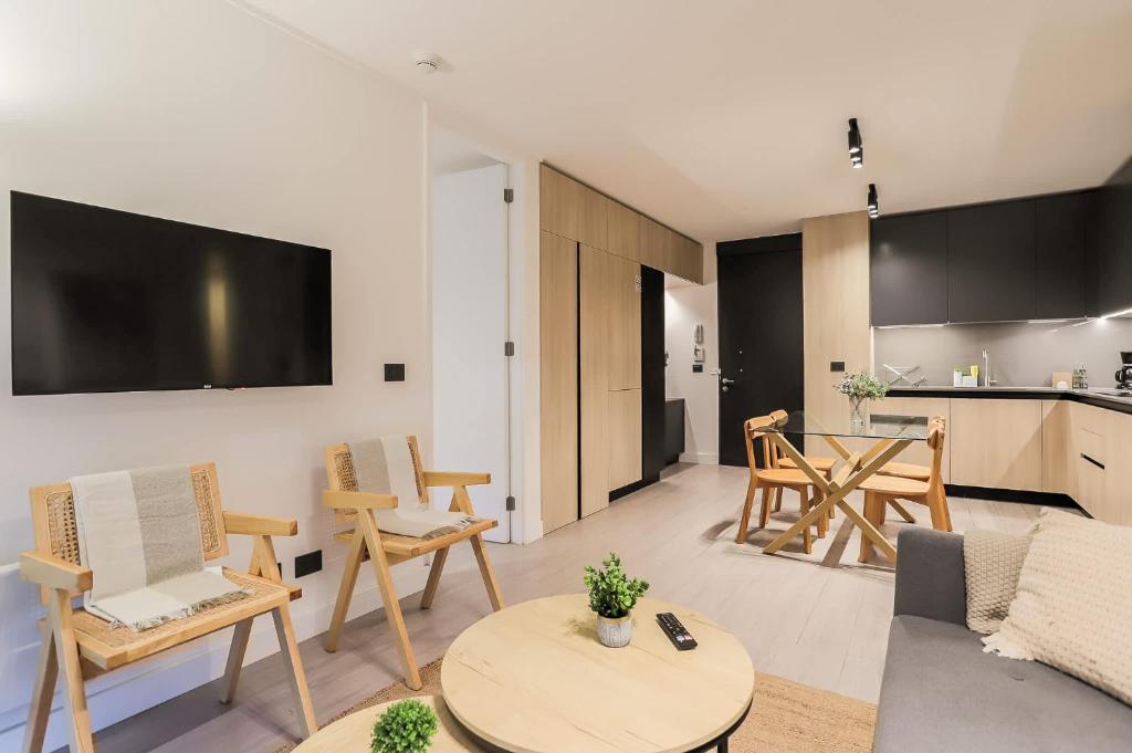 Comfort & Style 2BR Las Condes Apt perfect for 5 - 3