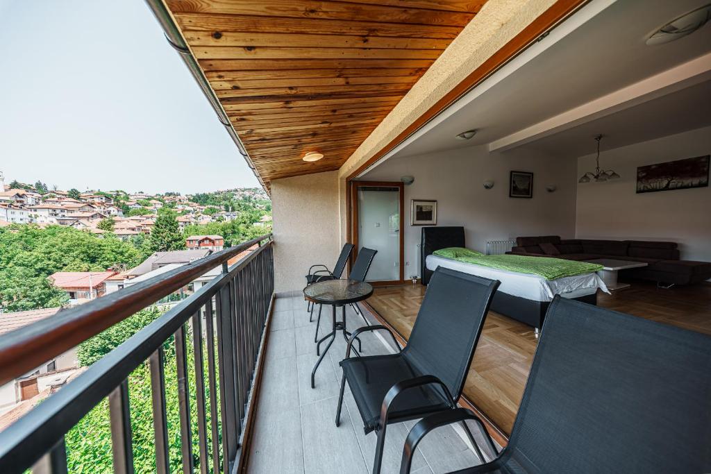 Spacious Haven, 3BR Penthouse, Free GRG PKG, Old Town - 5