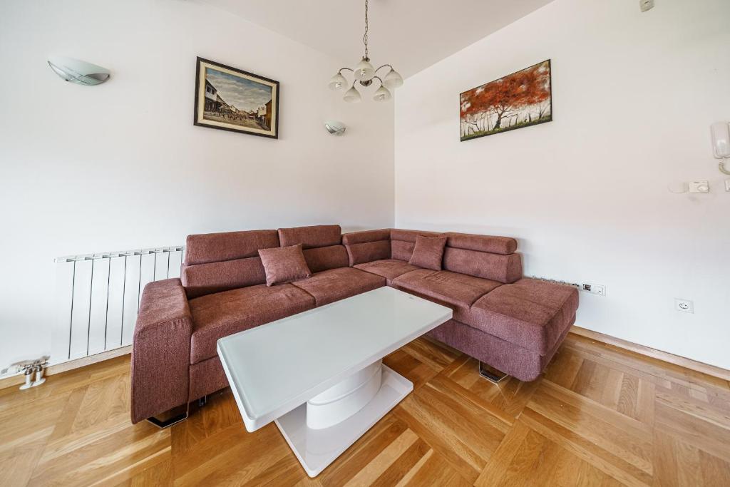 Spacious Haven, 3BR Penthouse, Free GRG PKG, Old Town - 2