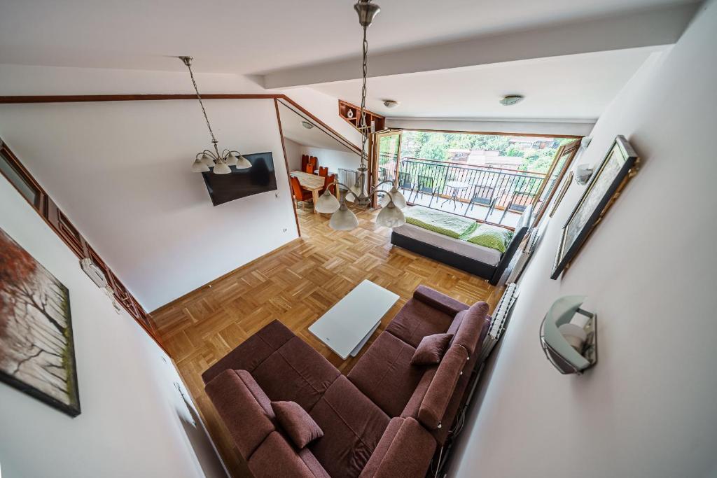 Spacious Haven, 3BR Penthouse, Free GRG PKG, Old Town - 3