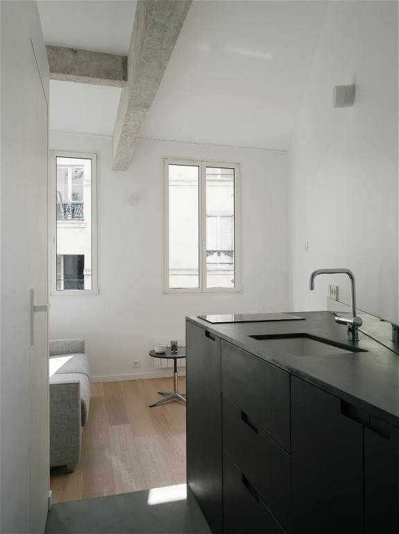 Cozy Bright Parisian Studio Belleville by Weekome - 5