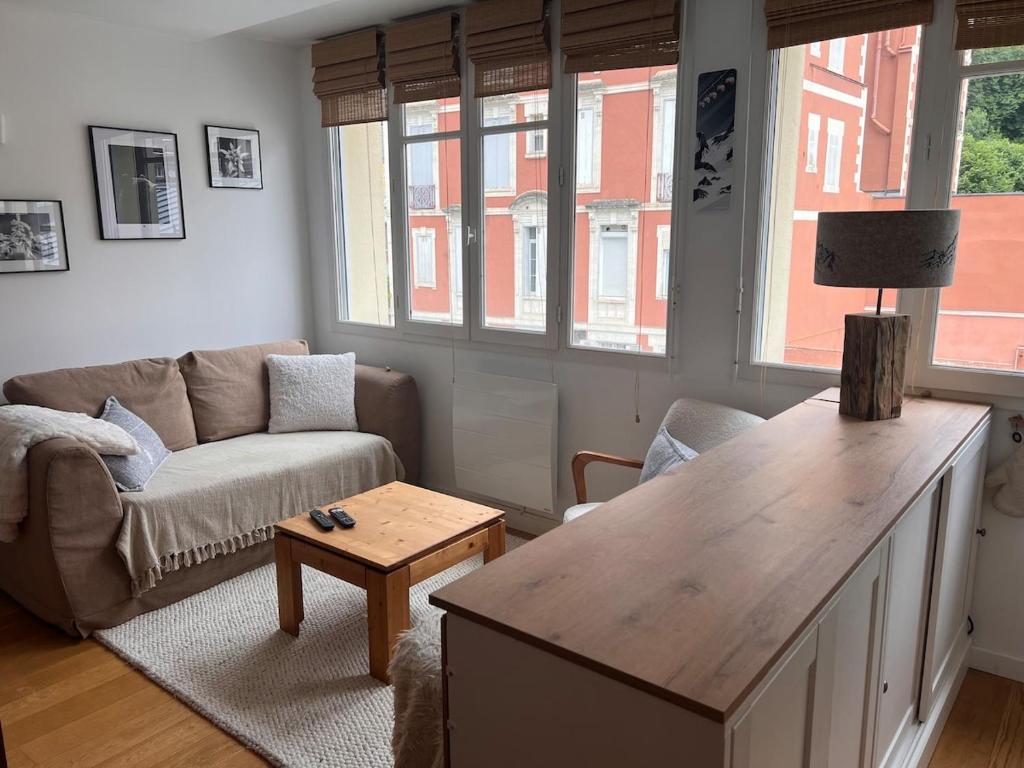 Chez Sabrina et Alain Cozy apartment - mountain view - very central - 4 people - 4