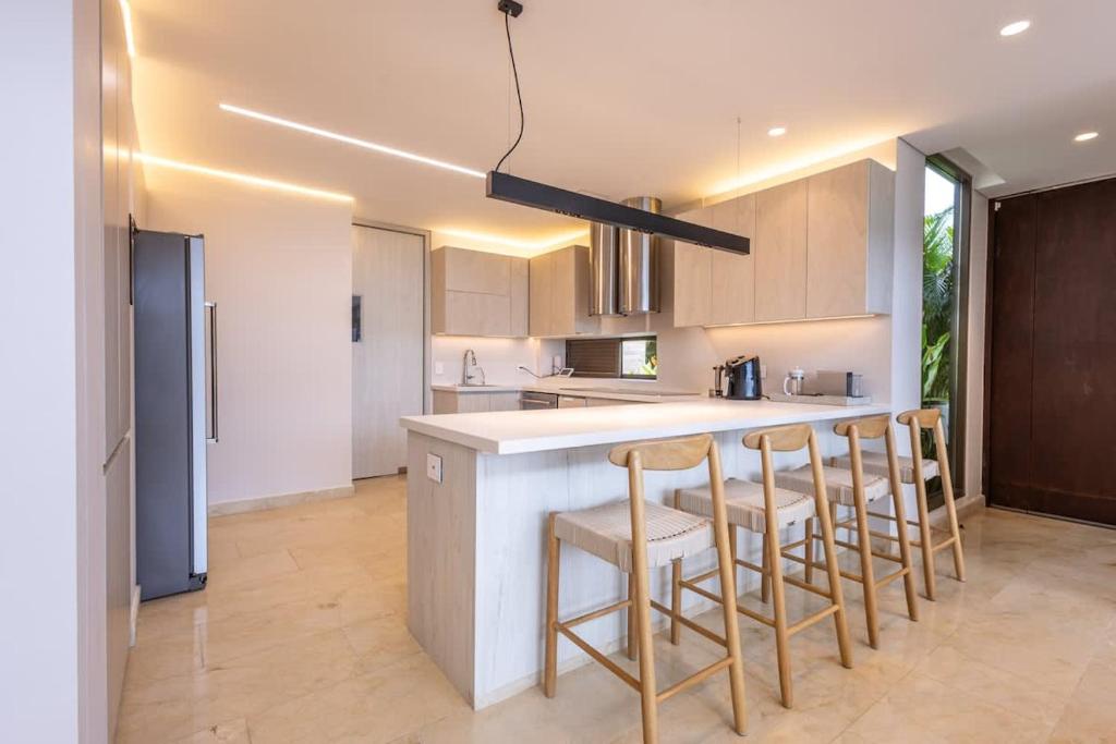 Incredible 4BR villa with ocean view in Calablanca - 2