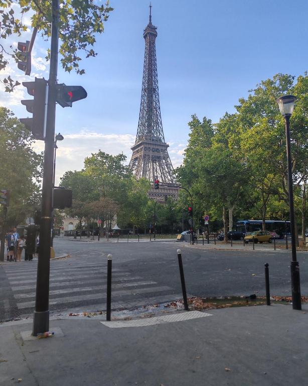 Parisian Elegance a Stone's Throw from the Eiffel Tower - 5