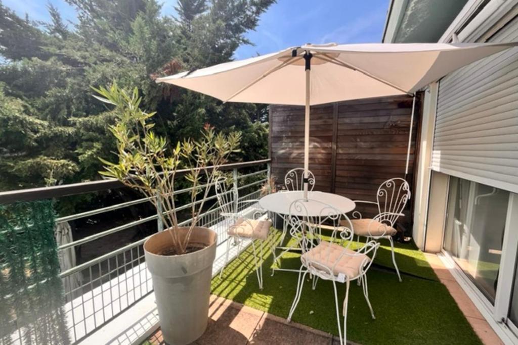 Apartment with terrace and pool - 2