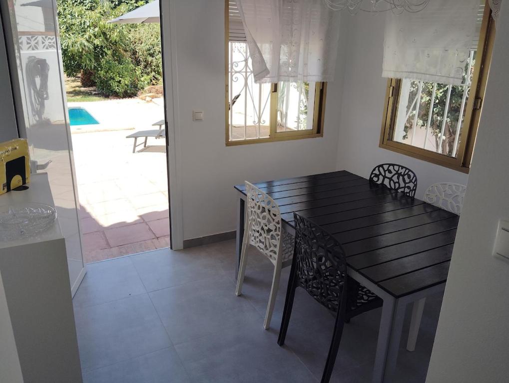 Amplia y acogedora casa con piscina, cerca de playa y puerto marina - 5