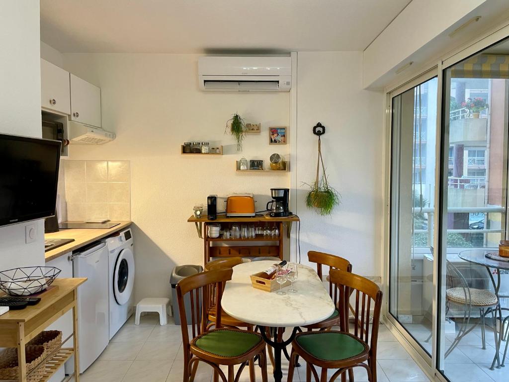 Studio climatisé à deux pas de la plage et de la marina - 2