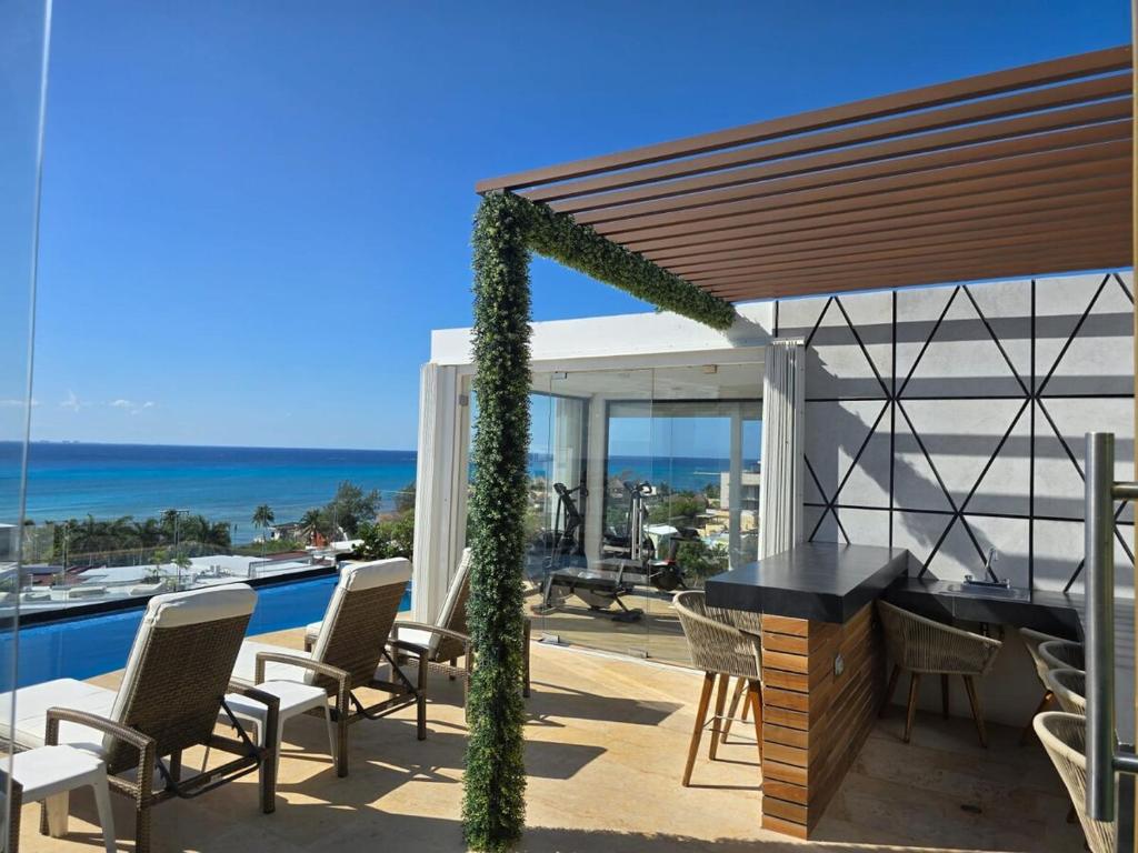 Apartment steps from the beach, rooftop pool, H101 - 1