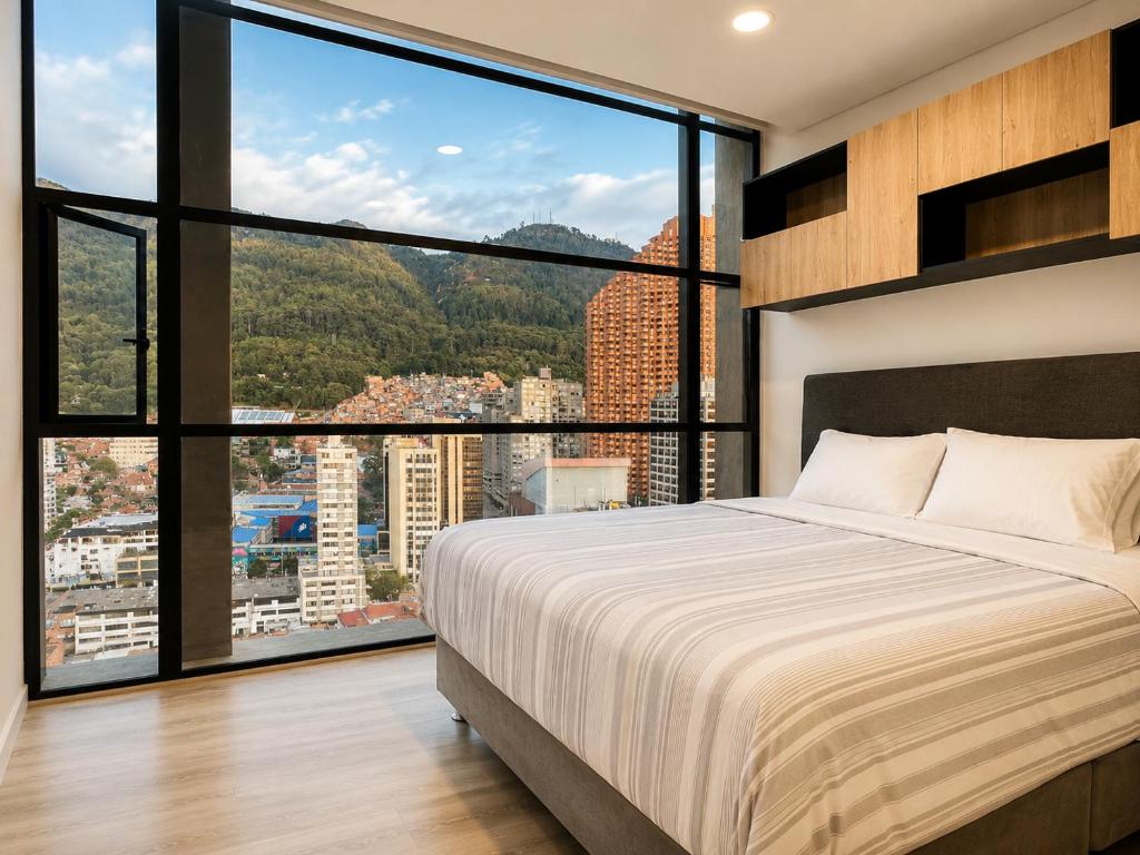Apartaestudio con Vista a Monserrate en el Centro Internacional - 1