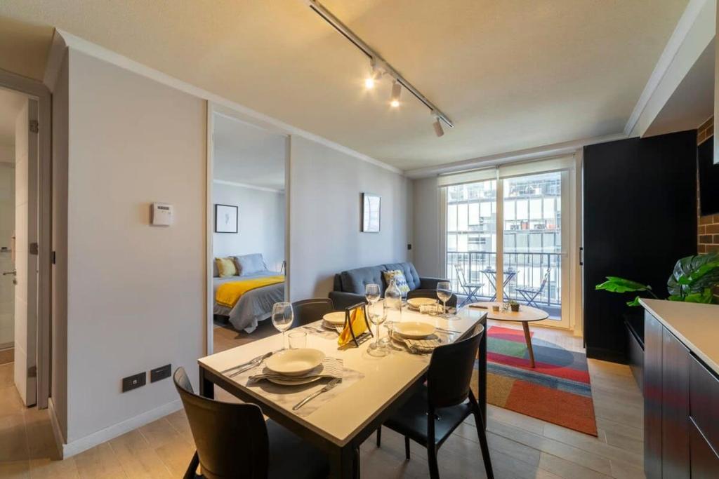 Couple Urban Retreat Providencia with Pool and Gym - 4
