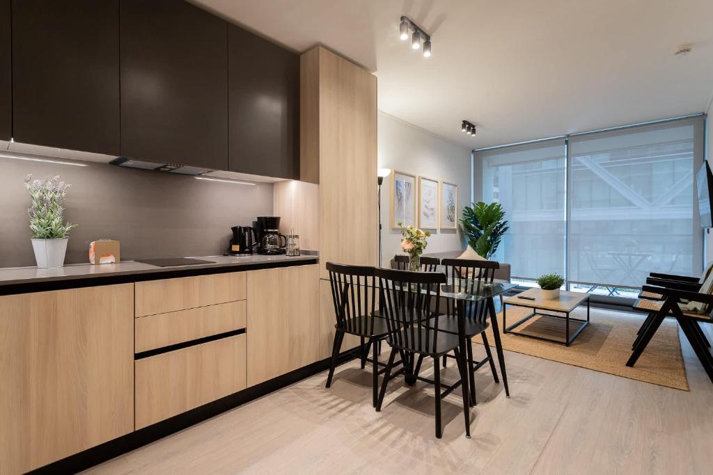 Luxury 1BR Apartment Steps to Parque Arauco Mall - 2