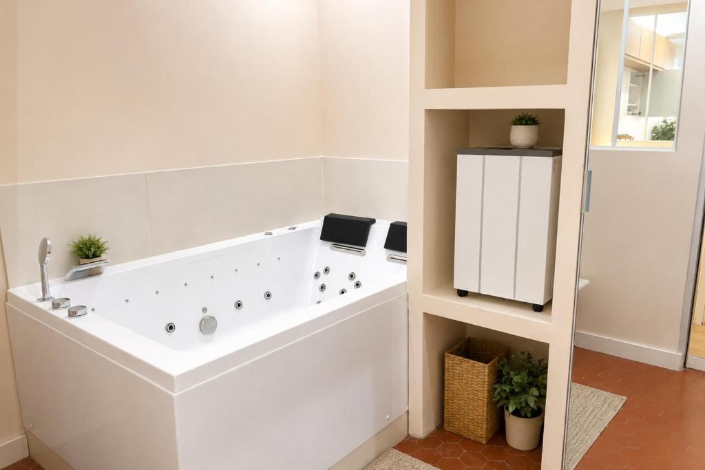 Appartement avec balnéo au Panier Clim 4 pers - 3